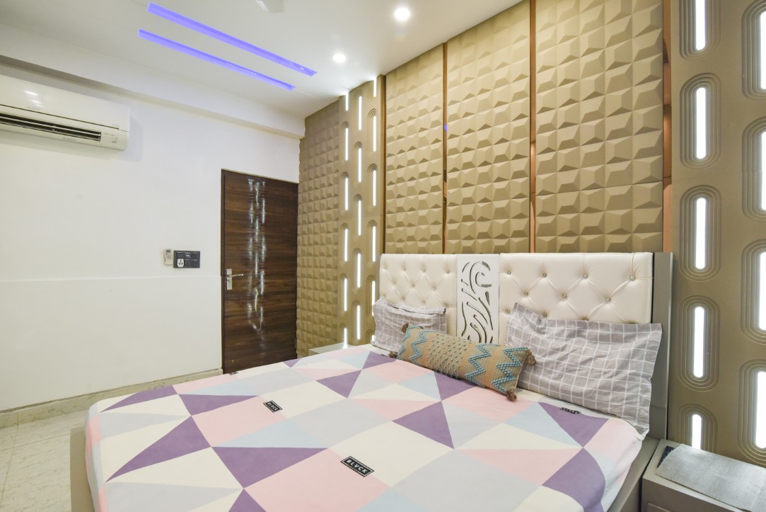 A deluxe room at Paradise Homestay